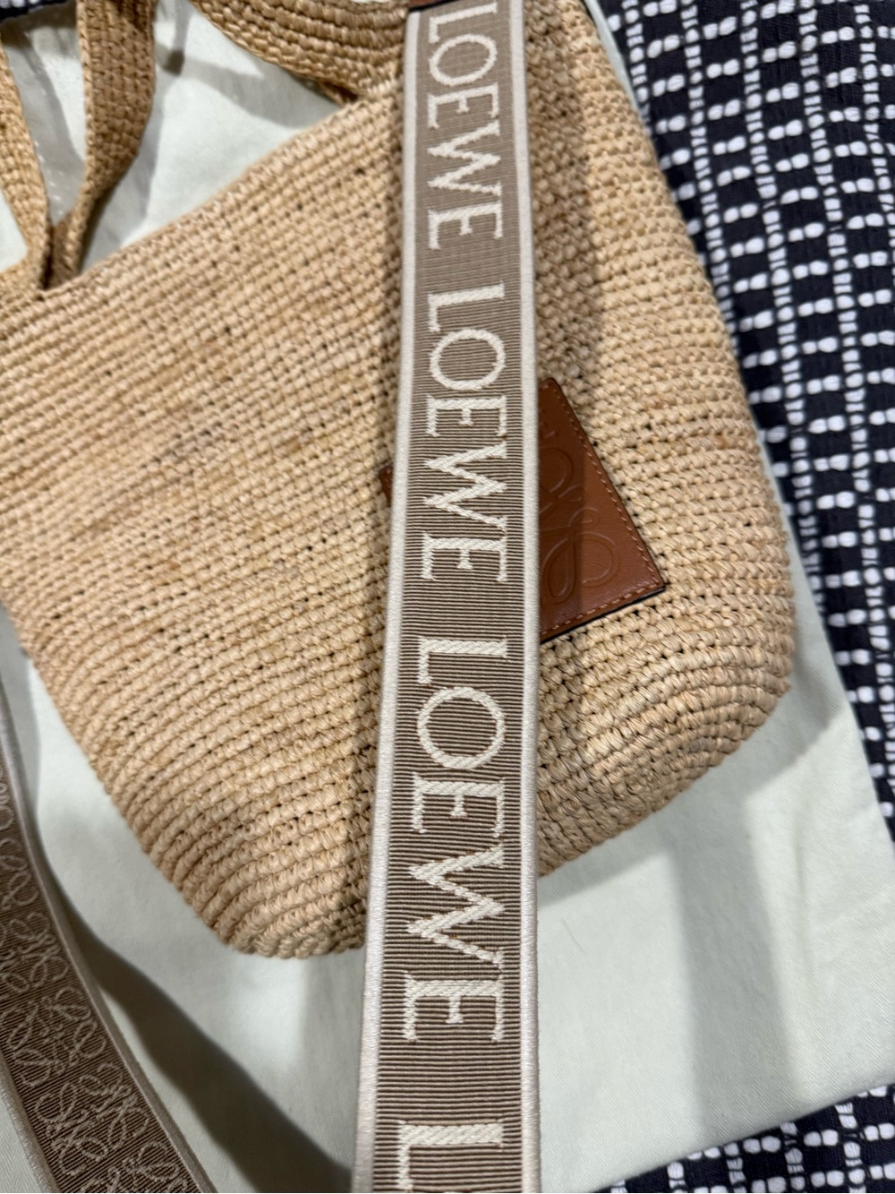 LOEWE mini slit tote bag raffia. - Picture 7 of 9